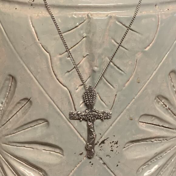 James Avery Retired Harvest Cross Pendant and Chain 19.5 Inches - Picture 6 of 13